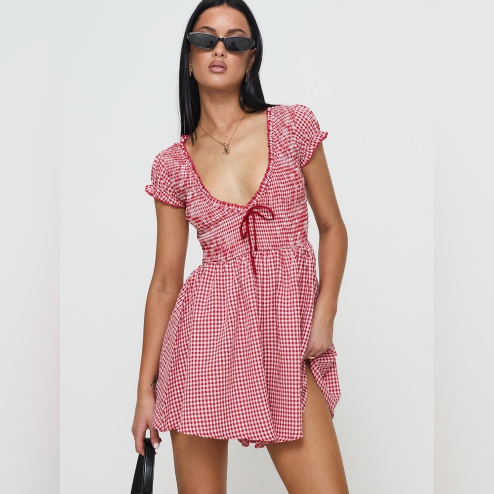 Princess Polly Wescott Gingham Mini Dress – Size 6 🖤🤍
Brand New With Tags ✨